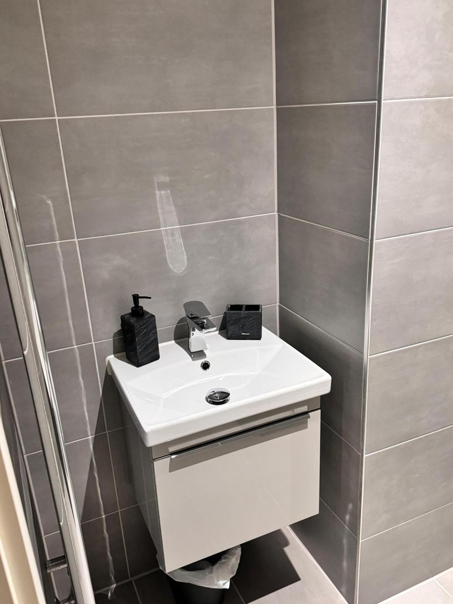 Stylish Luxury Solihull Flat Exterior photo